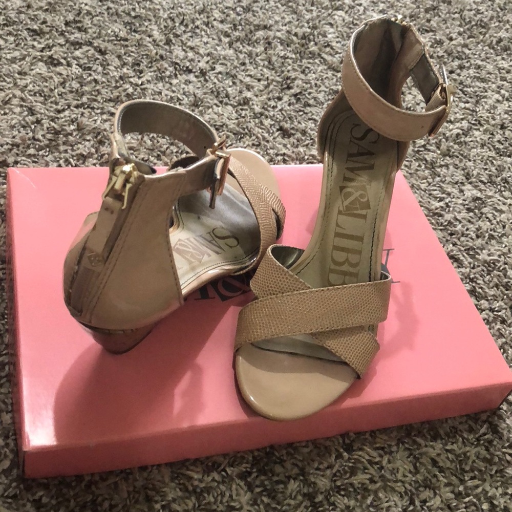 Nude wedges
